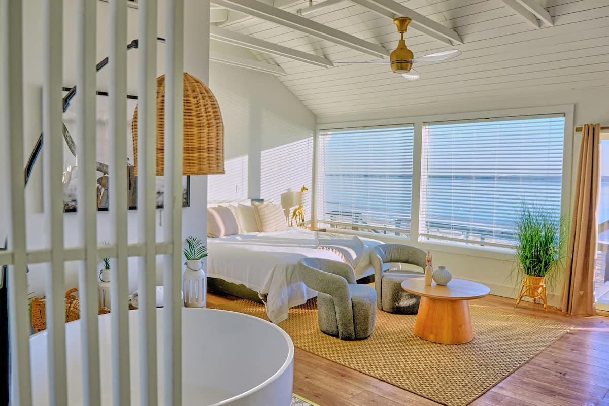 Suite Luxe, 1 très grand lit, baignoire, vue océan | 1 chambre, literie de qualité supérieure, minibar