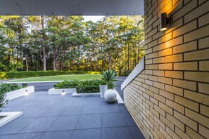 Property grounds - Fern Ridge Private Rendezvous (whole house) (Karangi)