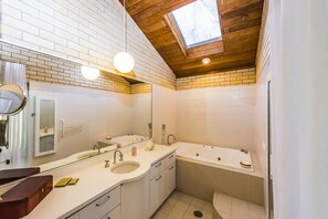 Badewanne, Whirlpool, Haartrockner, Bidet