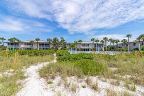 Property grounds - Beachside at Whitney Beach: 2BR Ground-Floor Condo w Gulf Views & Pool by RVA (Longboat Key)