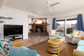 TV, offices - Spacious 3-Bedroom Townhome with Gulf Views (Treasure Island)