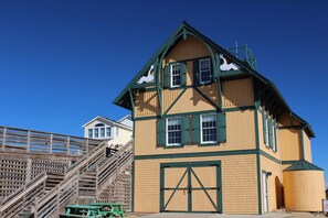 Exterior - Shore Beats Work, Modern 3 Bedroom Vacation Home w/ Community Pool & Clubhouse (Kill Devil Hills)