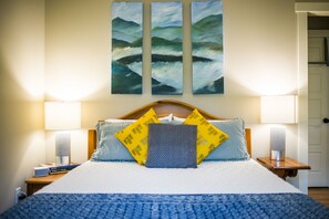 Our brand new mattress and sheets will have you sleeping all night.  - 2 Bedroom in Montford Neighborhood and 5 minutes to Center: Family Friendly (Asheville)