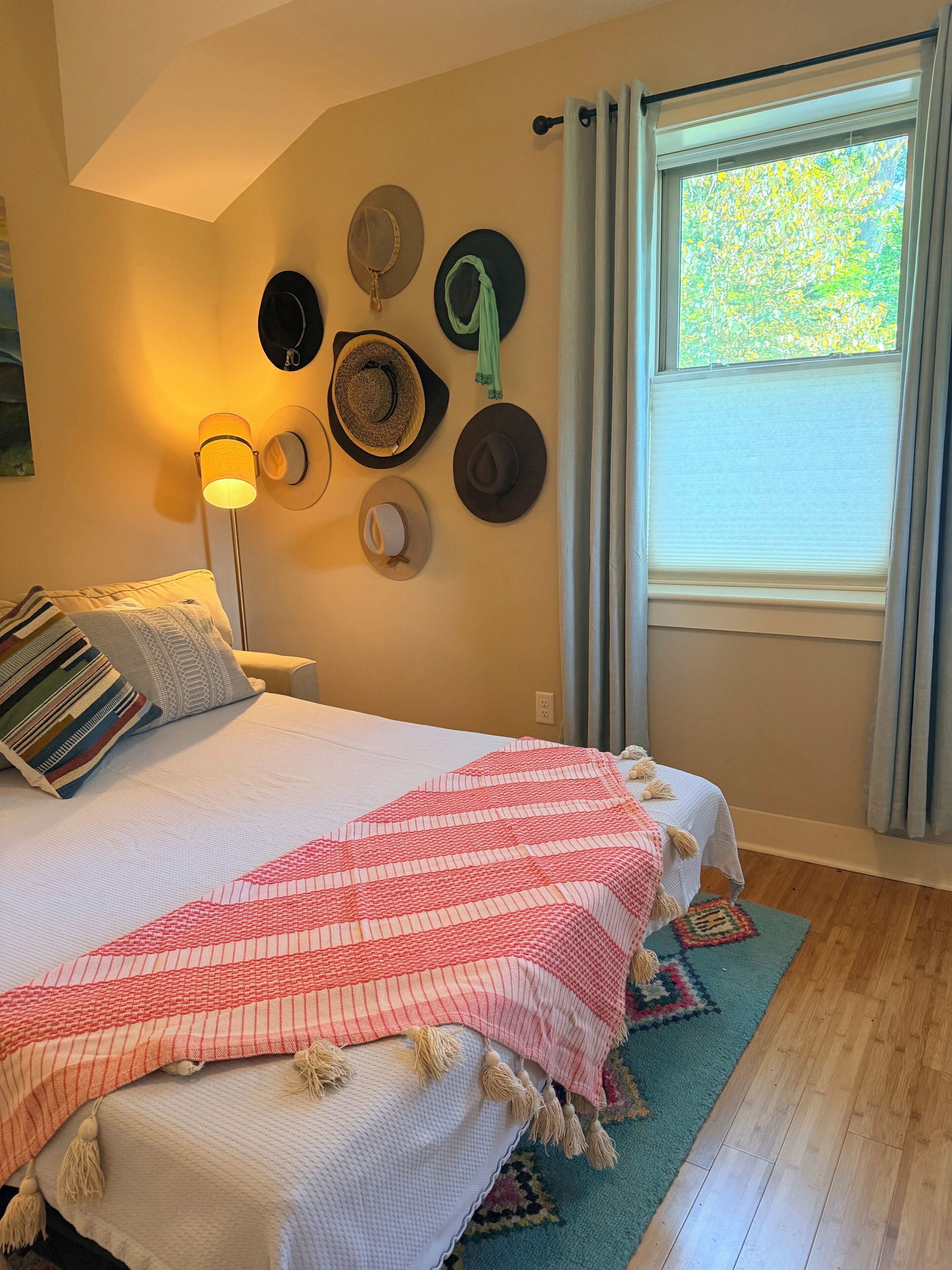 2 bedrooms, desk, iron/ironing board, travel crib