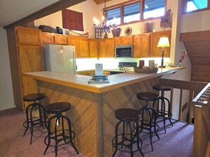 Coffee/tea maker, fridge, microwave, oven - Snowcreek Resort Vacation Rental 456 (Mammoth Lakes)
