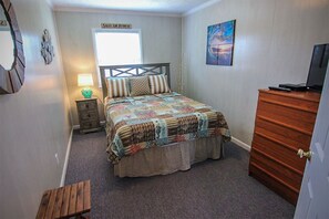 3 bedrooms, iron/ironing board, internet, bed sheets