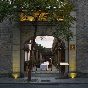 Courtyard - Relais & Chateaux Chaptel Hangzhou (Hangzhou)