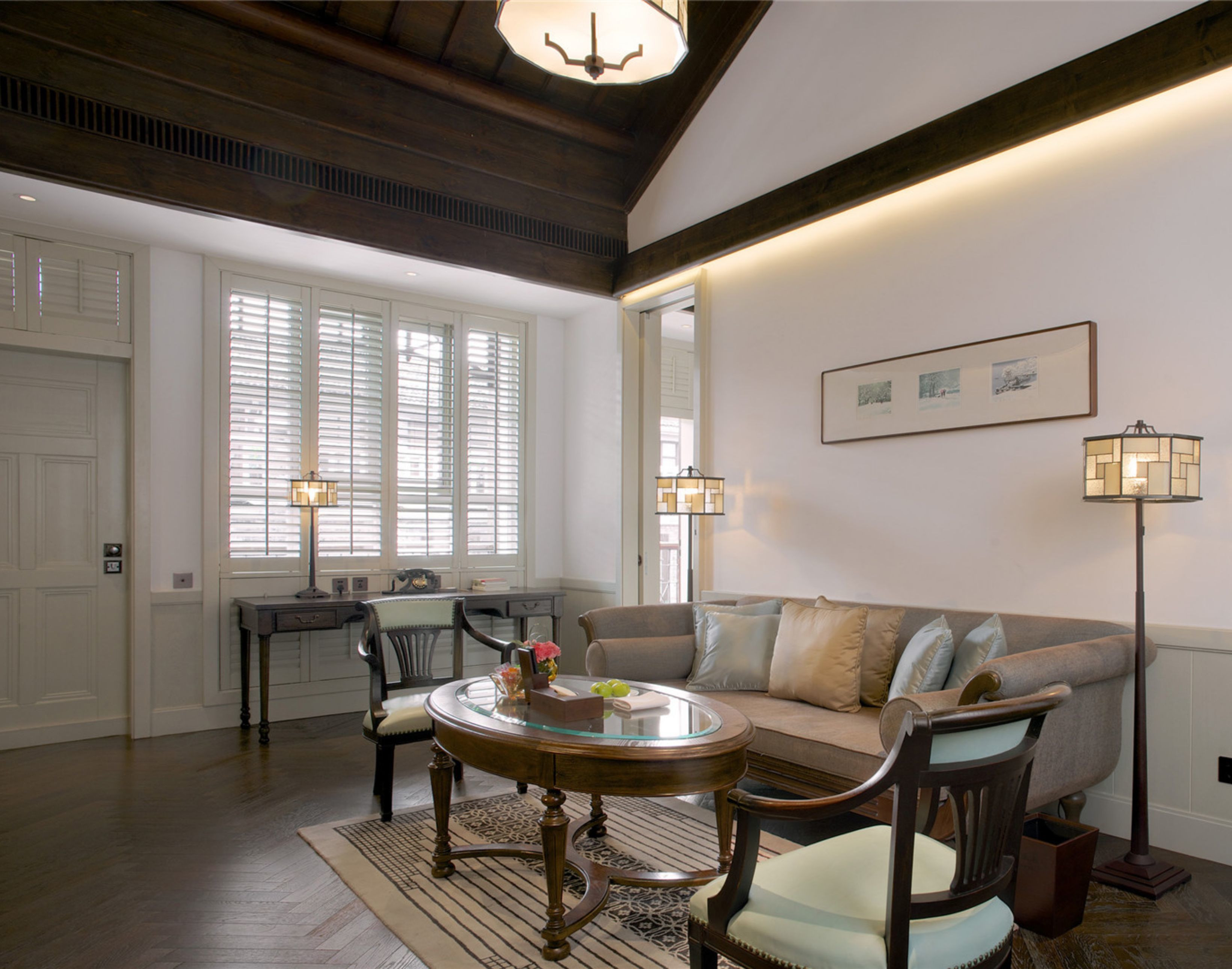 32-inch flat-screen TV with cable channels, TV