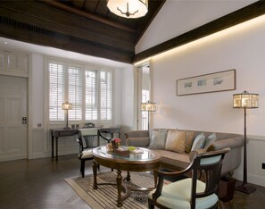 Een 32-inch flatscreentelevisie met kabelzenders en televisie