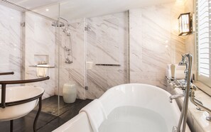 Badewanne und Dusche (separat), Komfortbadewanne, Regendusche