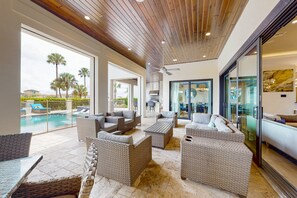 Terrace/patio - The Epic Portal Mansion (Kissimmee)