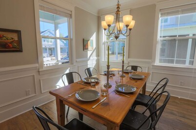 Perfect Dog-Friendly Park Circle Home! Close to Airport, Aquatic Center and Downtown Charleston!