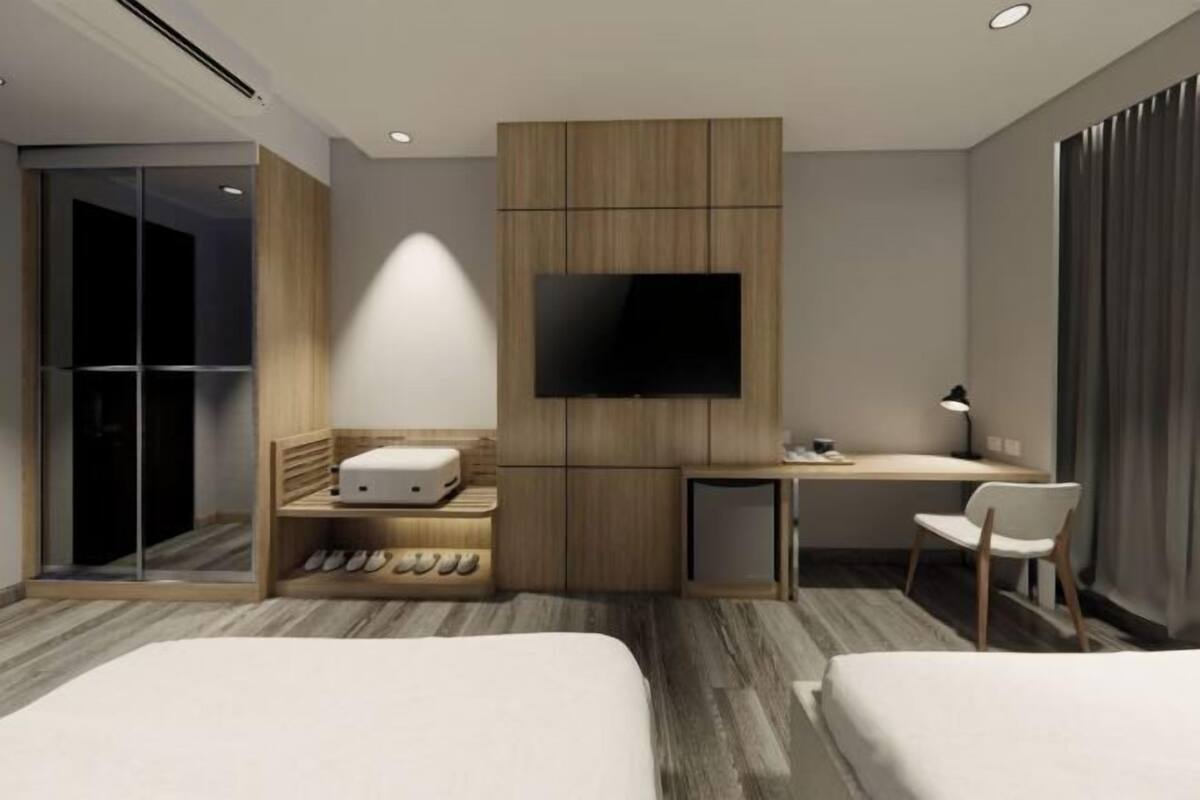 Desk, WiFi (free), bed sheets