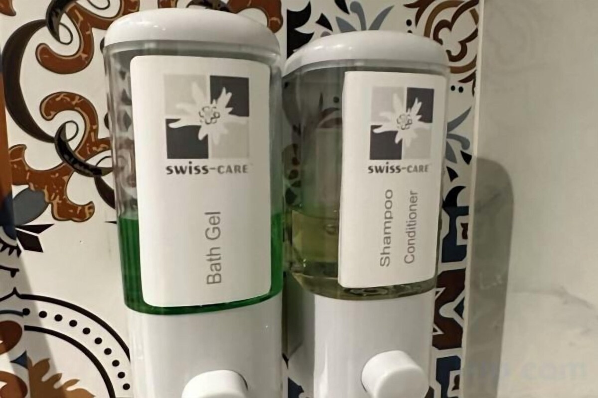 Bathroom amenities | Shower, free toiletries, bidet, towels