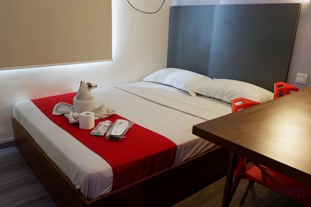 Desk, WiFi (free), bed sheets