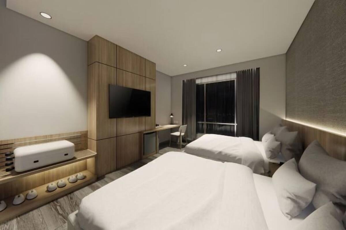 Desk, WiFi (free), bed sheets