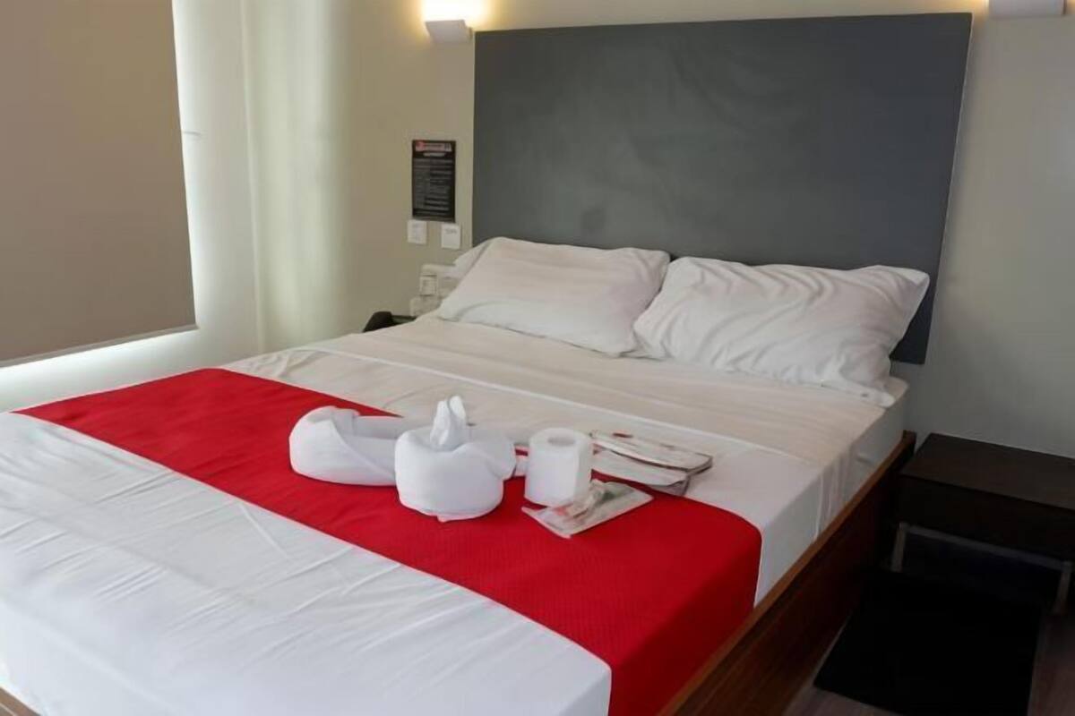 Desk, WiFi (free), bed sheets