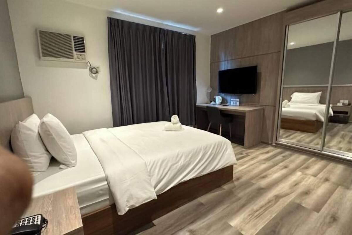 Desk, WiFi (free), bed sheets