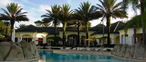 Piscine extérieure, piscine chauffée