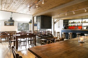 Bar (on property) - Feathertop Alpine Lodge (Falls Creek)