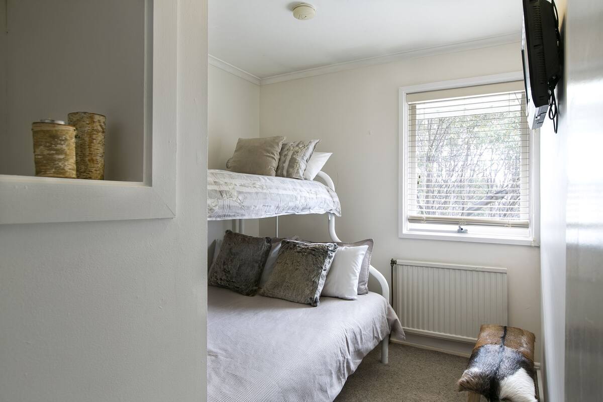 Room (Budget Room) | Living area | Flat-screen TV