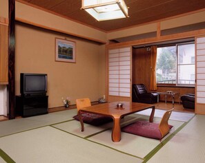 ห้องสไตล์ญี่ปุ่น, ปลอดบุหรี่ (without Bath) | ตู้นิรภัยในห้องพัก, Wi-Fi ฟรี, ผ้าปูที่นอน