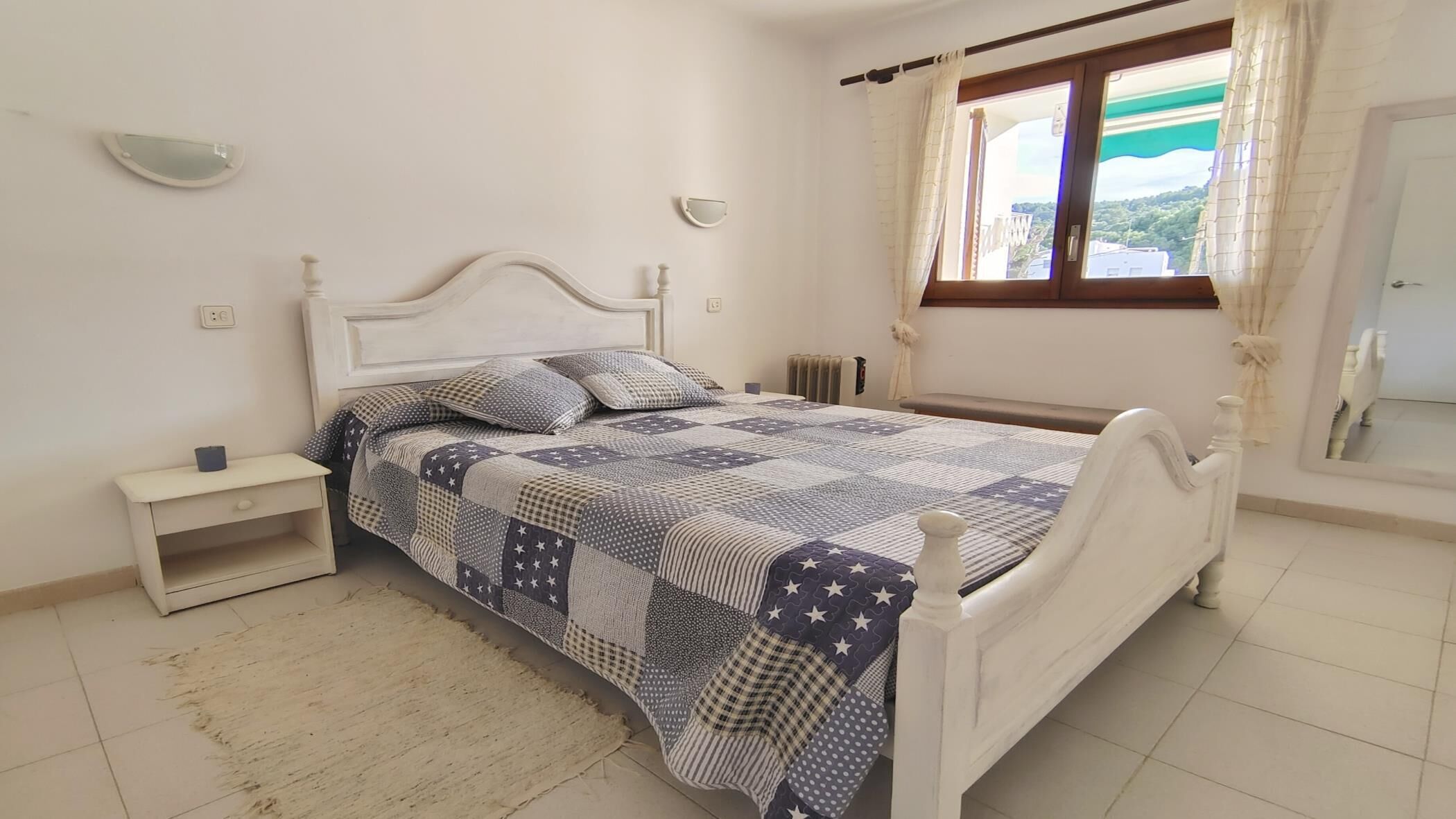 2 habitaciones, tabla de planchar con plancha y internet 