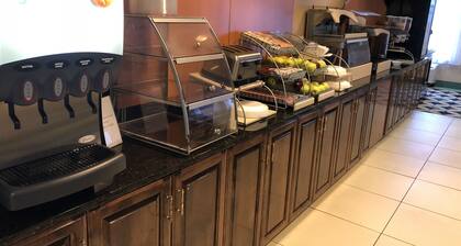 Country Inn & Suites by Radisson, Murrells Inlet, SC