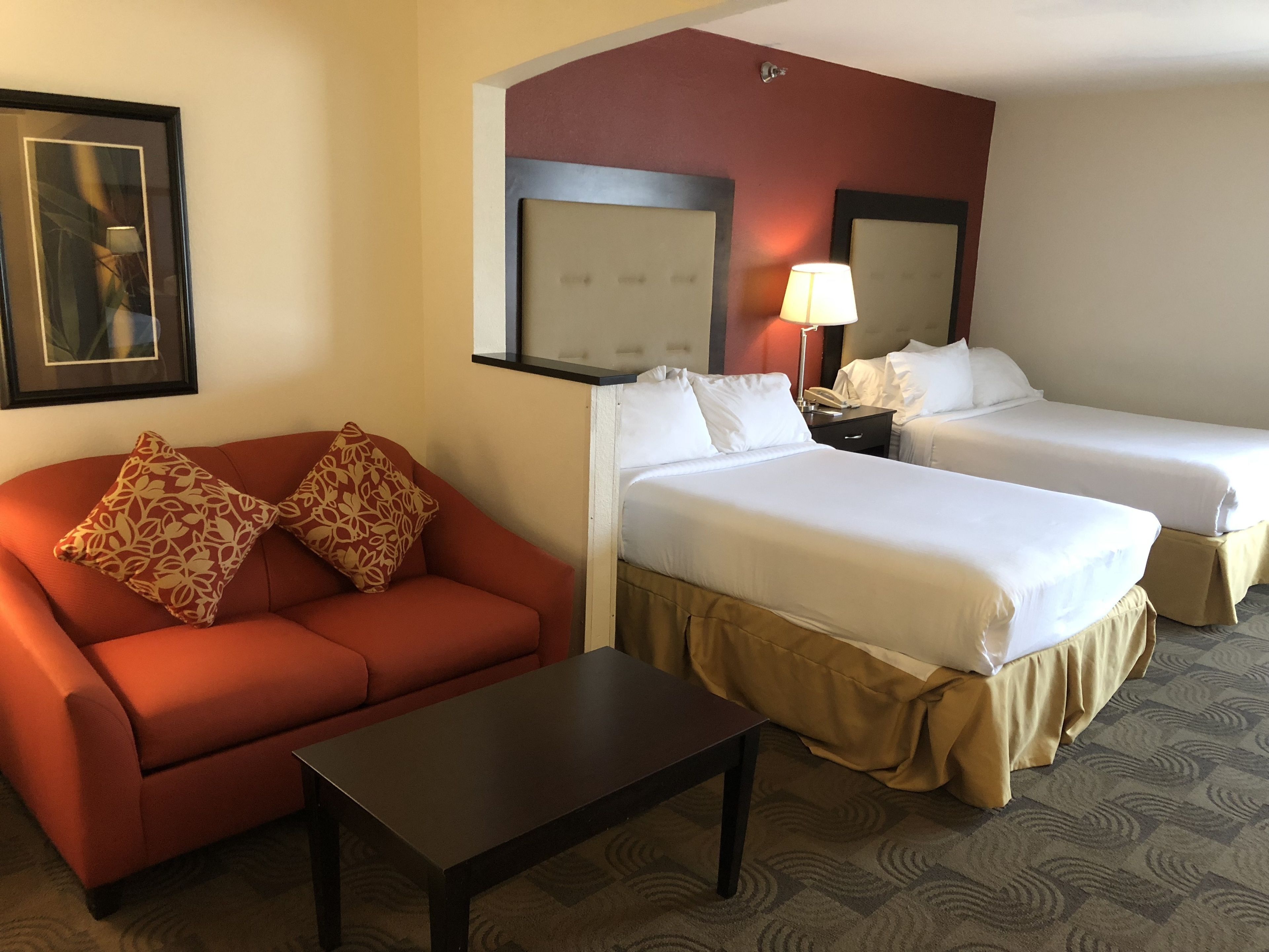 In-room safe, desk, iron/ironing board, bed sheets