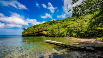 Una spiaggia nelle vicinanze