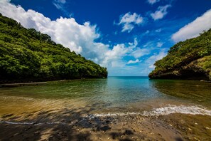 Beach nearby - Polaris ATV buggy included in rental! Magnificent Sea views & Beach 2 mins away (Marigot Bay)