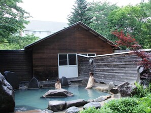 Outdoor spa tub - You Resort Hotel (Yamanouchi)