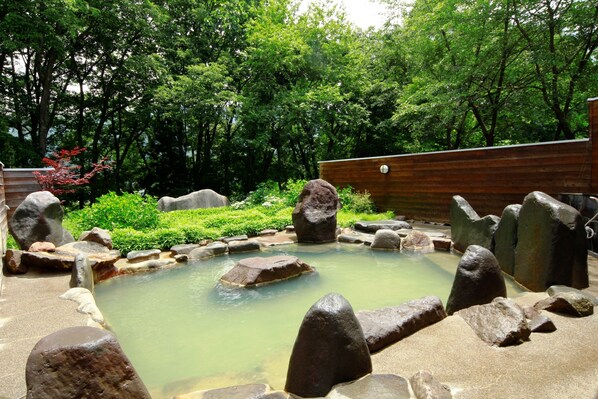 Outdoor spa tub - You Resort Hotel (Yamanouchi)