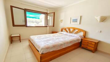 2 bedrooms, iron/ironing board
