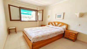 2 bedrooms, iron/ironing board