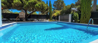 Renovated country house with large garden and swimming pool