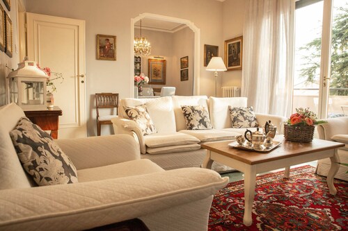 APPARTEMENT DE LUXE - PARKING ET JARDIN PRIVÉ-TRÈS PROCHE MURS DE LUCCA -WIFI   