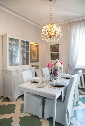 Dining - LUXURY NEW APARTMENT- PARKING AND GARDEN PRIVATE-VERY CLOSE WALLS OF LUCCA-WIFI (Lucca)