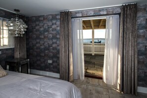 4 bedrooms, travel cot, Internet