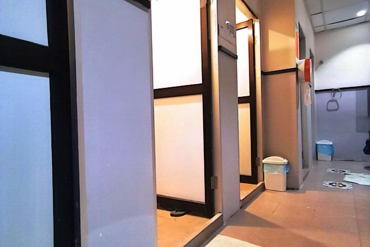 Bed in Female Capsule Dormitory