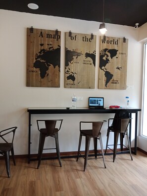 Lobby-lounge