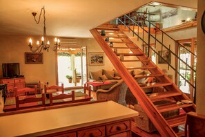 TV, fireplace, DVD player, books