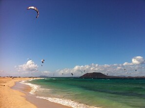 Beach nearby - Villa with "heated pool" , 500megabyte Wifi and Netflix - 100 metres from beach (Corralejo)
