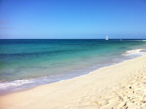 Beach nearby - Villa with "heated pool" , 500megabyte Wifi and Netflix - 100 metres from beach (Corralejo)