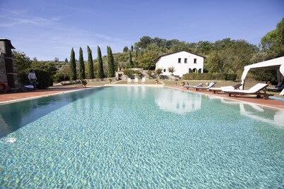 EXCLUSIVE CHIANTI VILLA SPECTACULAR POOL TENNIS COURT 15 MIN TOFLORENCE