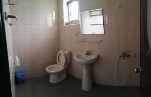 Shower, free toiletries, hair dryer, slippers - Linyuan Village (New Taipei City)