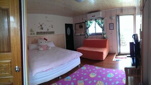 Bureau, rideaux occultants, lits pliants/supplémentaires