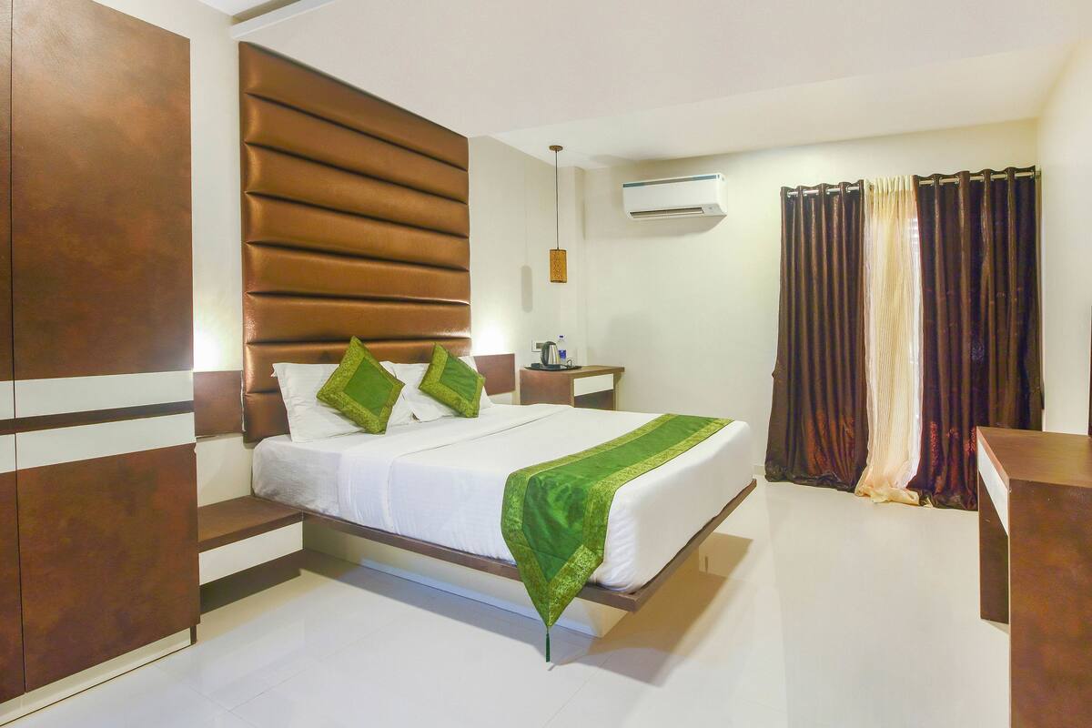 Deluxe Double Room | Desk, rollaway beds (surcharge), WiFi (free)