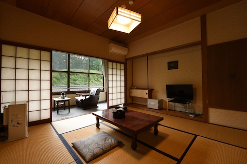 山の宿 寒の地獄旅館(写真 2)