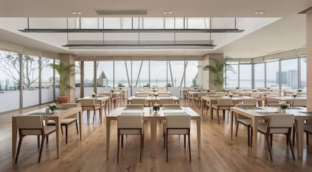 Restaurante. Hotel Emion Phnom Penh